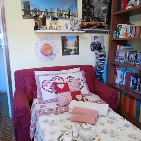 Nancy House Privatunterkunft *